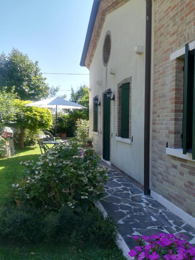 Camera Matrimoniale con Vista Giardino