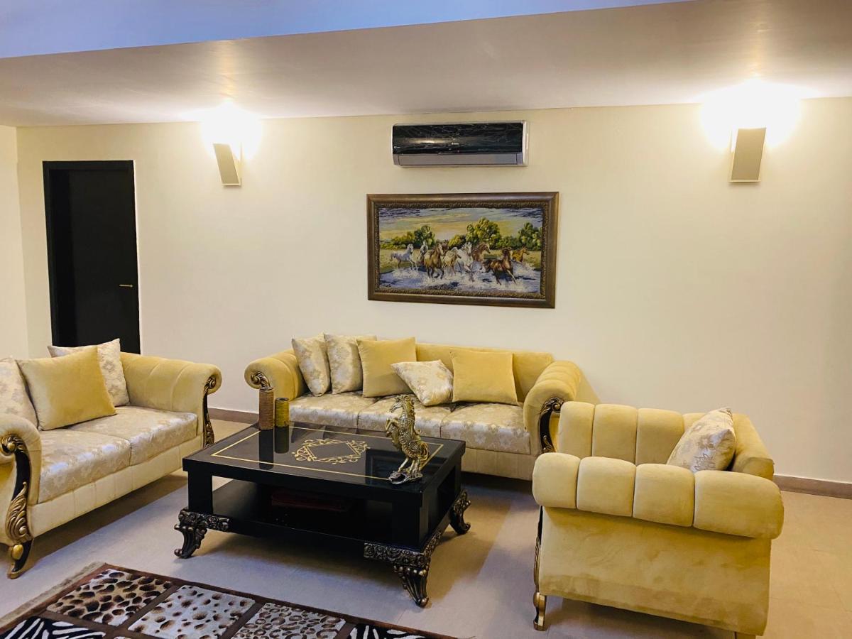 B&B Lahore - Royal Two Bed Luxury Apartment Gulberg - Bed and Breakfast Lahore