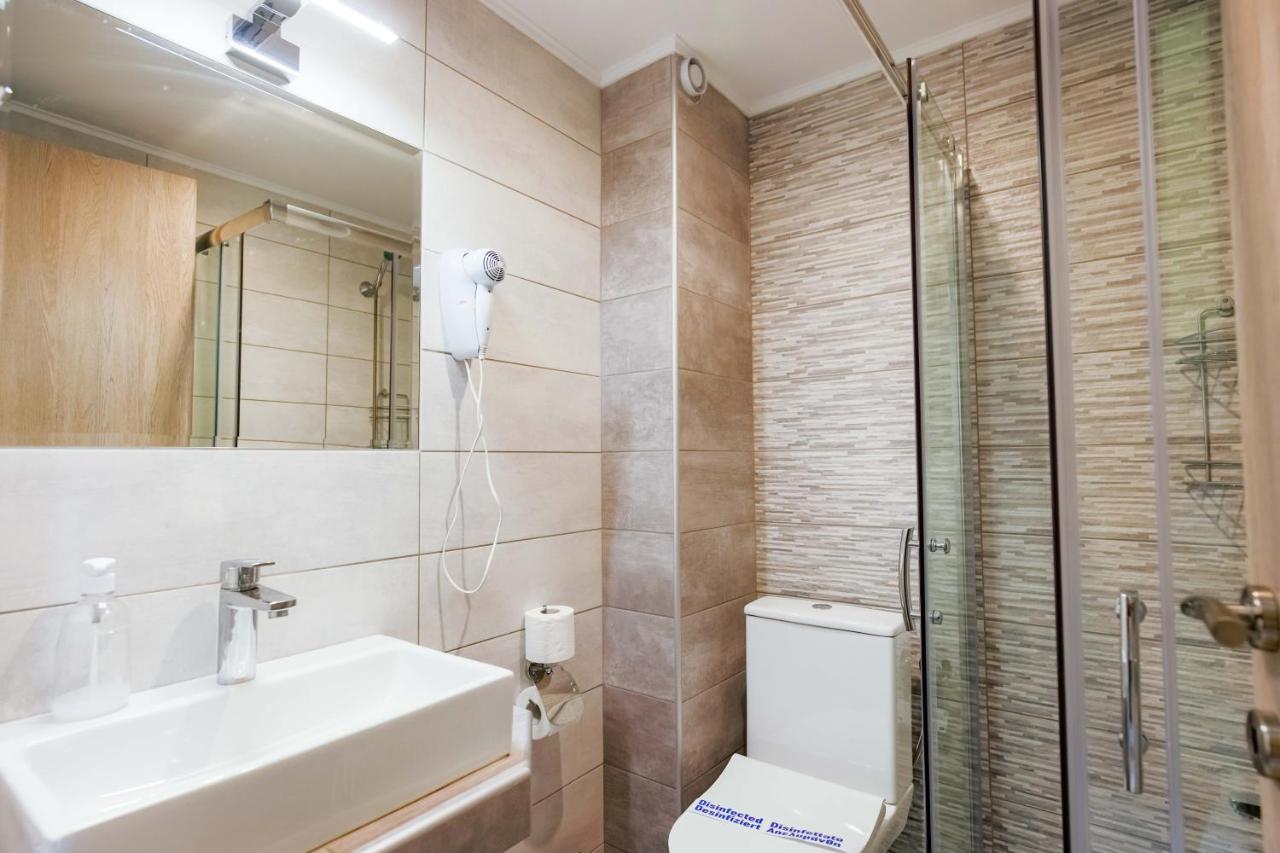 Studio (2 Adults)