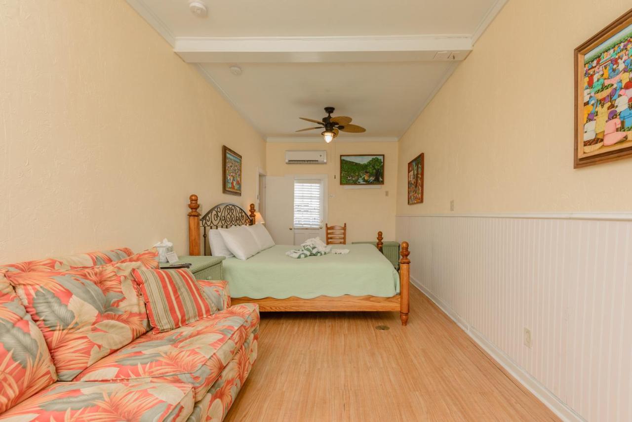Chambre Lit King-Size - Vue sur Piscine 
