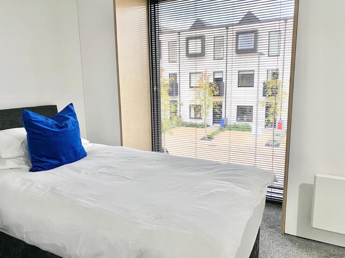 Large Townhouse 5 Beds with Two Parking Spaces - Manchester City Centre - B&B