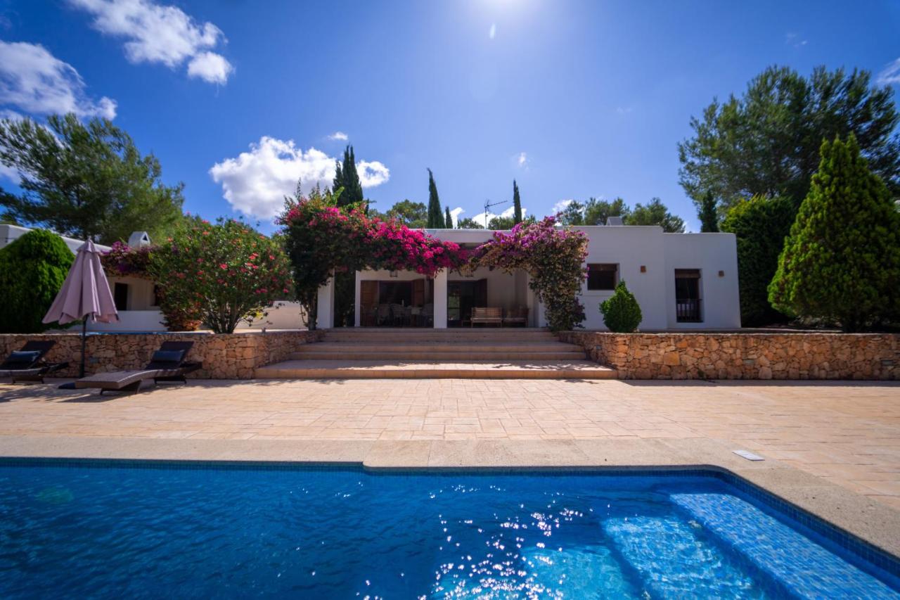 B&B Ibiza-stad - Villa Tegui is a luxury villa close to San Rafael and 10 min drive to Ibiza Town and San Antonio - Bed and Breakfast Ibiza-stad