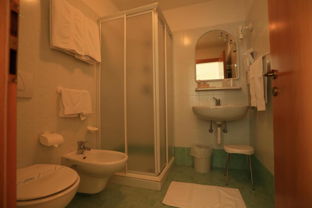 Habitación Triple con vistas al jardín