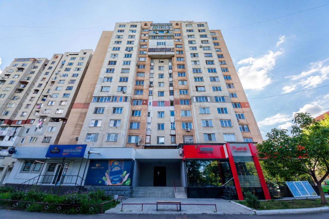 Fantastic View on Chisinau Center - Super Fast WiFi - Two Botanical Gardens - 2BR - B&B