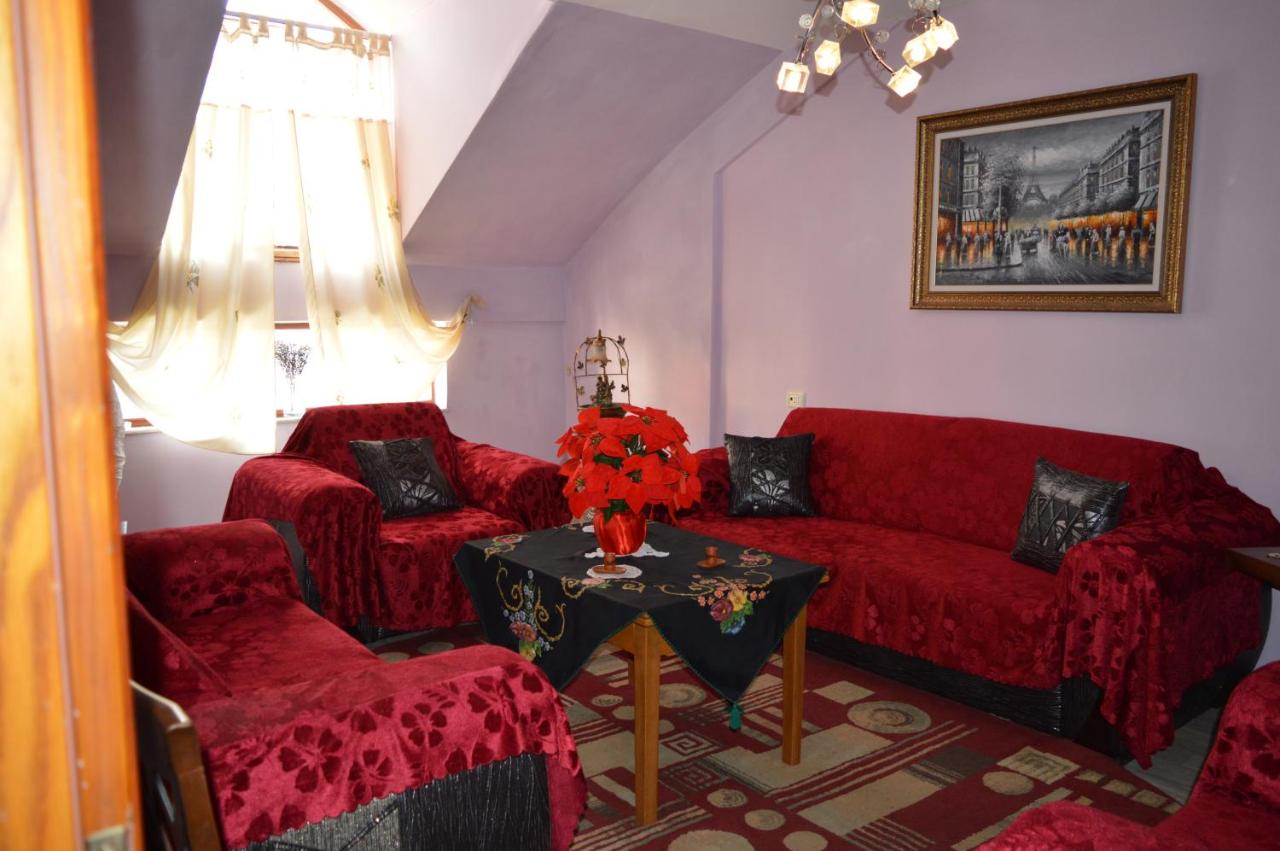 INN Korça, Center City Apartament - Bed and Breakfast