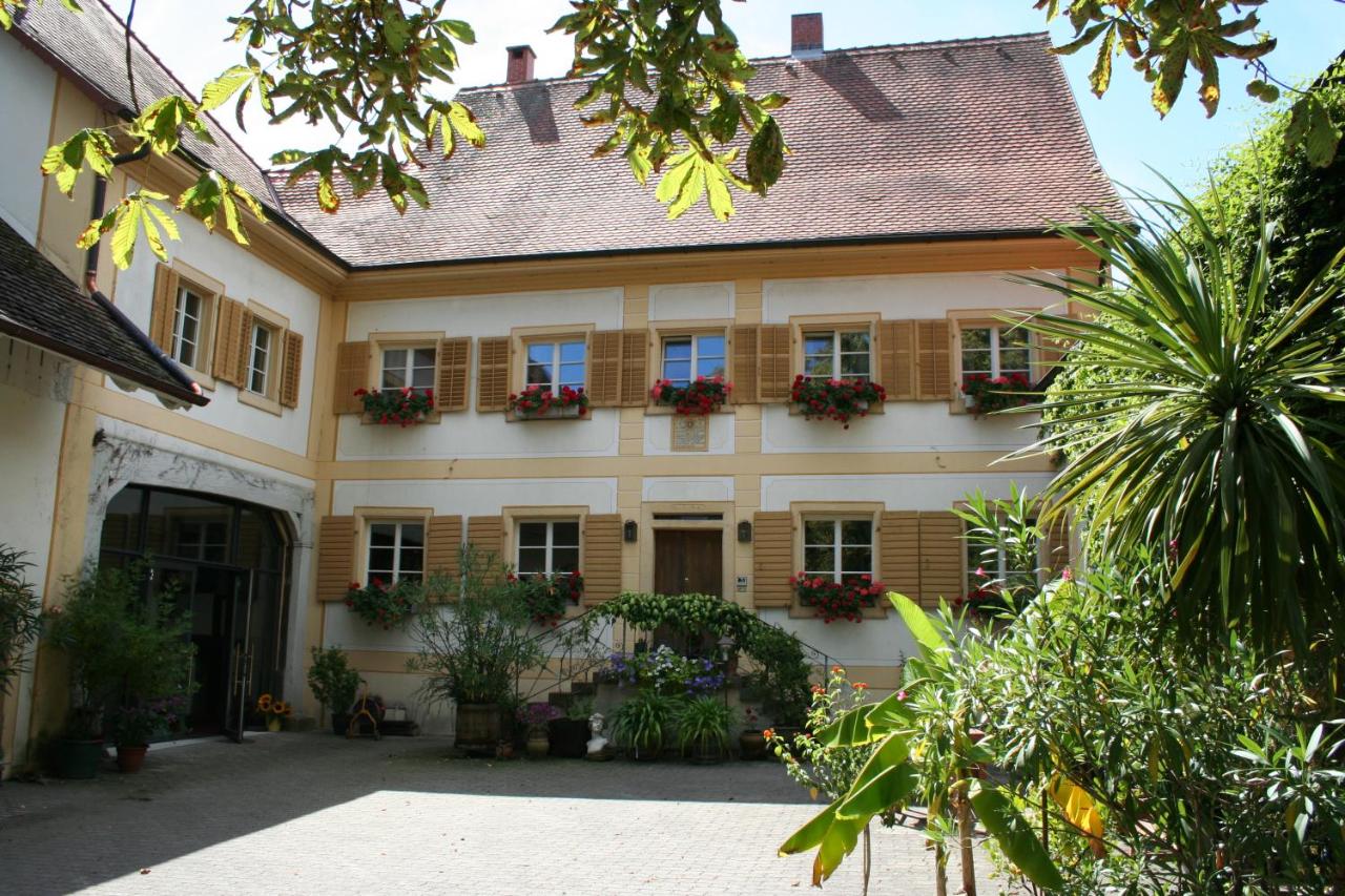 B&B Sulzburg - Gutshof Güntert - ehemaliges Weingut von 1741 - Bed and Breakfast Sulzburg