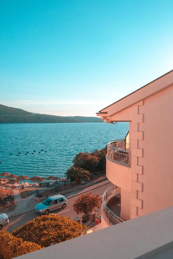 Comfort Apartment with Side Sea View