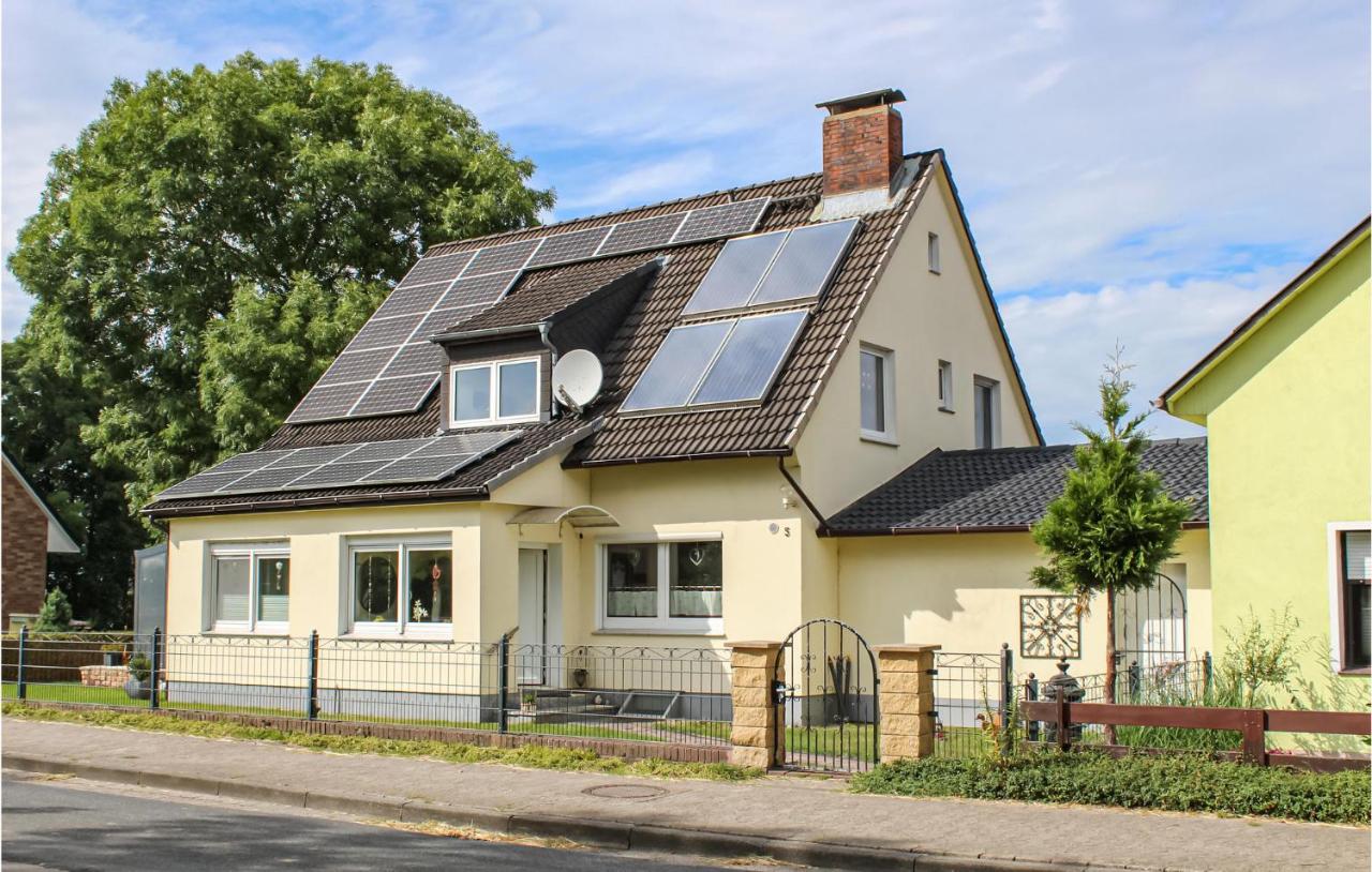 Cozy Apartment In Wurster Nordseeküste - Bed and Breakfast