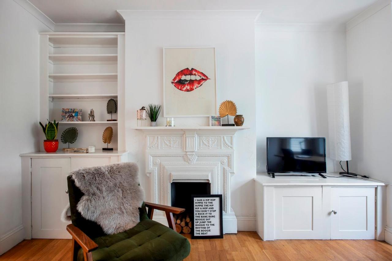 B&B London - Pass the Keys - Beautiful stylish flat in South West London - Bed and Breakfast London