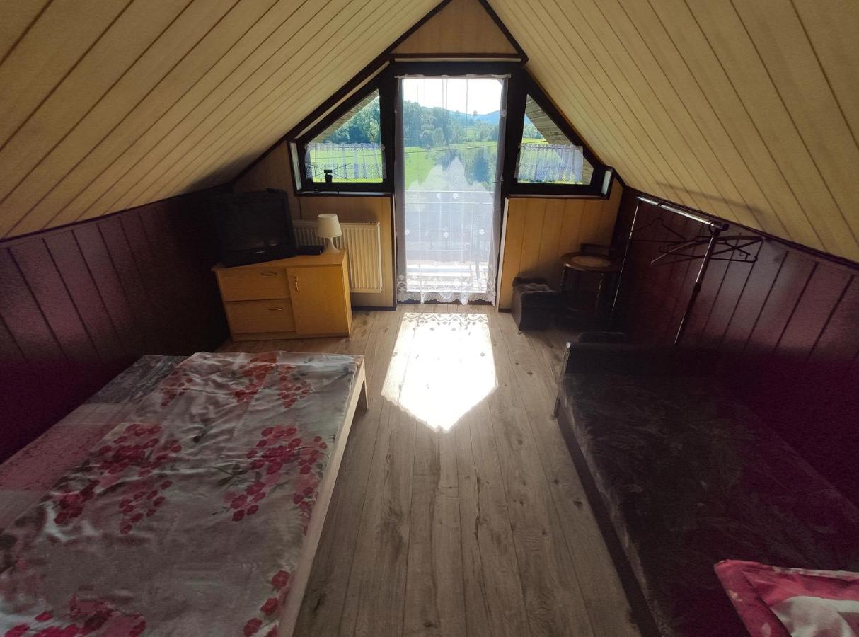 Basic Triple Room with Shared Bathroom
