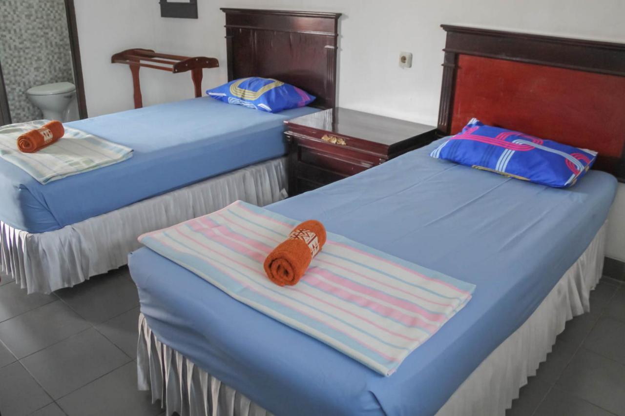 B&B Cirebon - Hotel Rajawali Mitra RedDoorz - Bed and Breakfast Cirebon