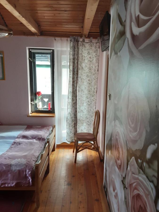 Tweepersoonskamer met 2 Aparte Bedden en Balkon