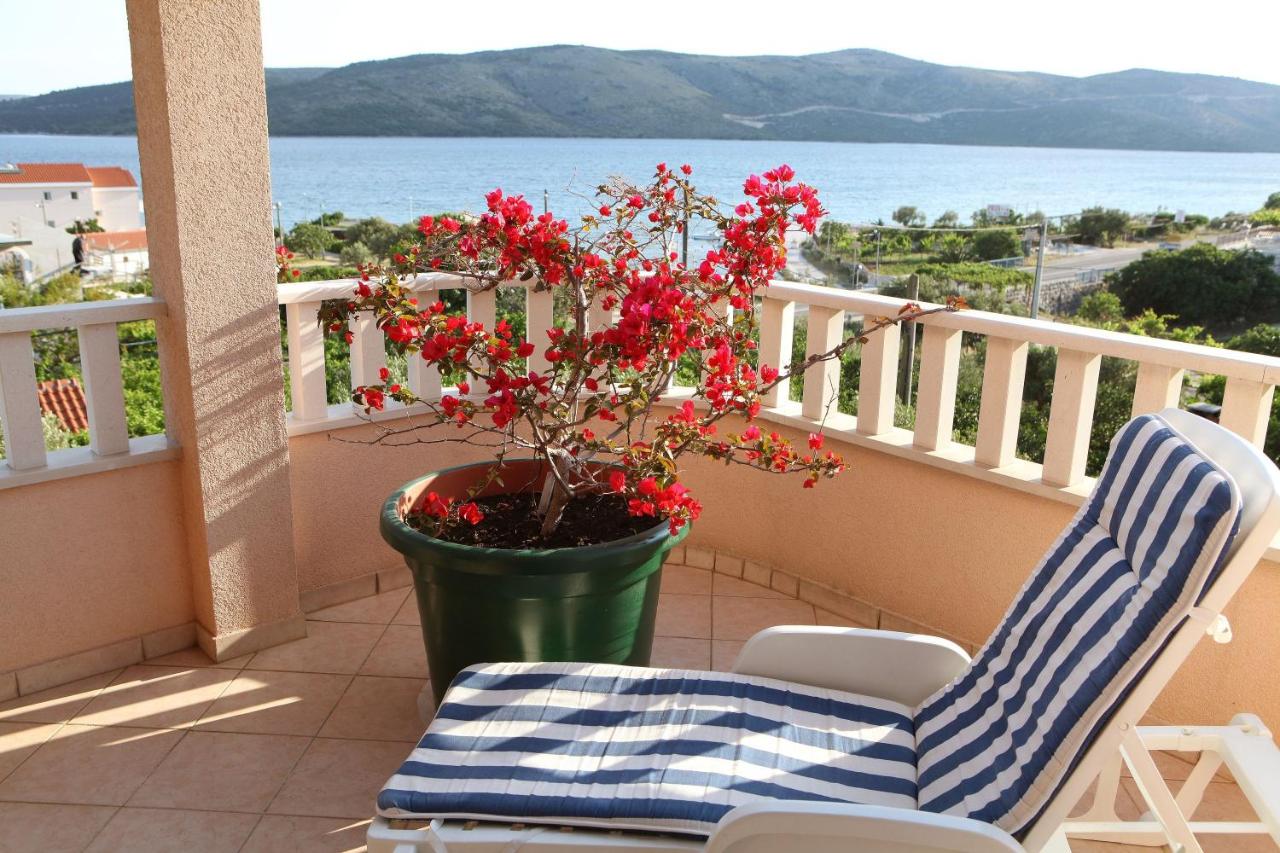 Appartamento con 2 Camere da Letto, Balcone e Vista mare