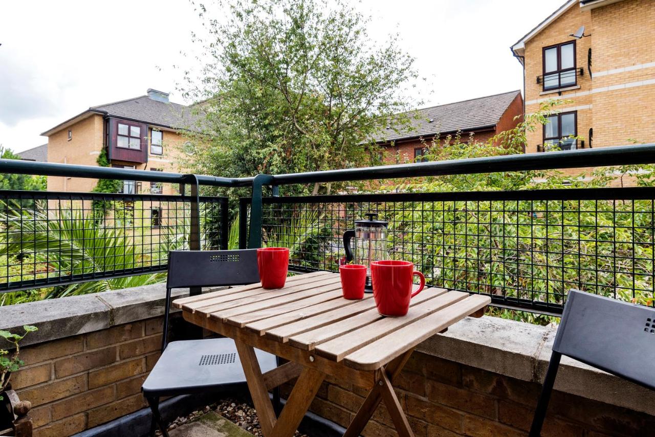 Panoramic Docklands Home with Waterfront Views - B&B