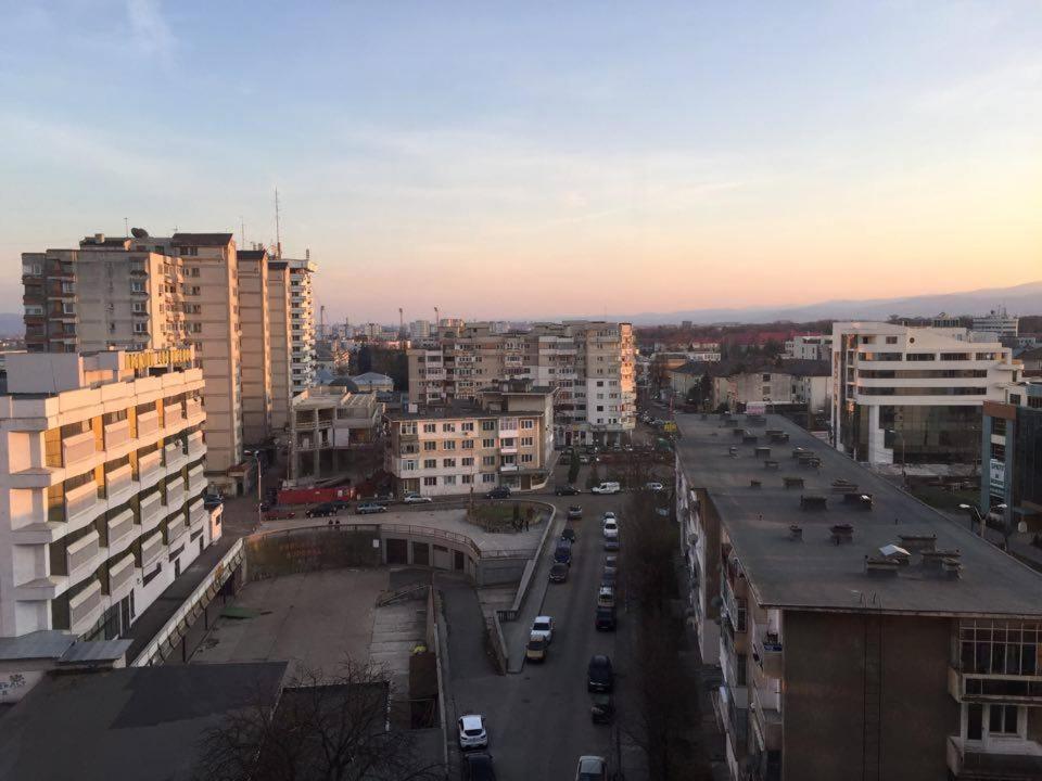 Salonul Rosu - B&B Bacău