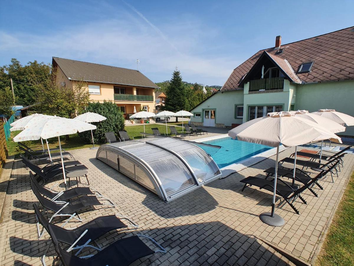 Krisztián Apartmanház - Chambres d’hôtes