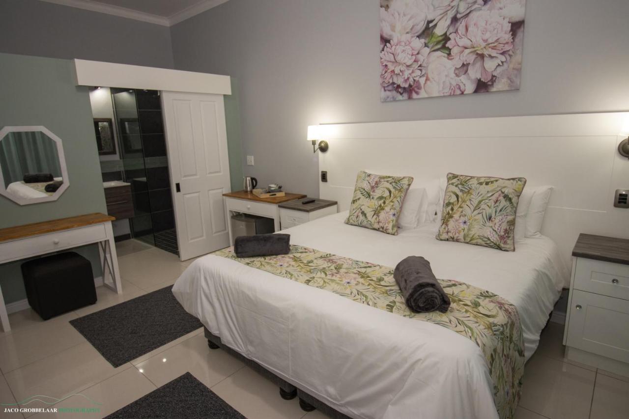 Deluxe Double or Twin Room with Pool View