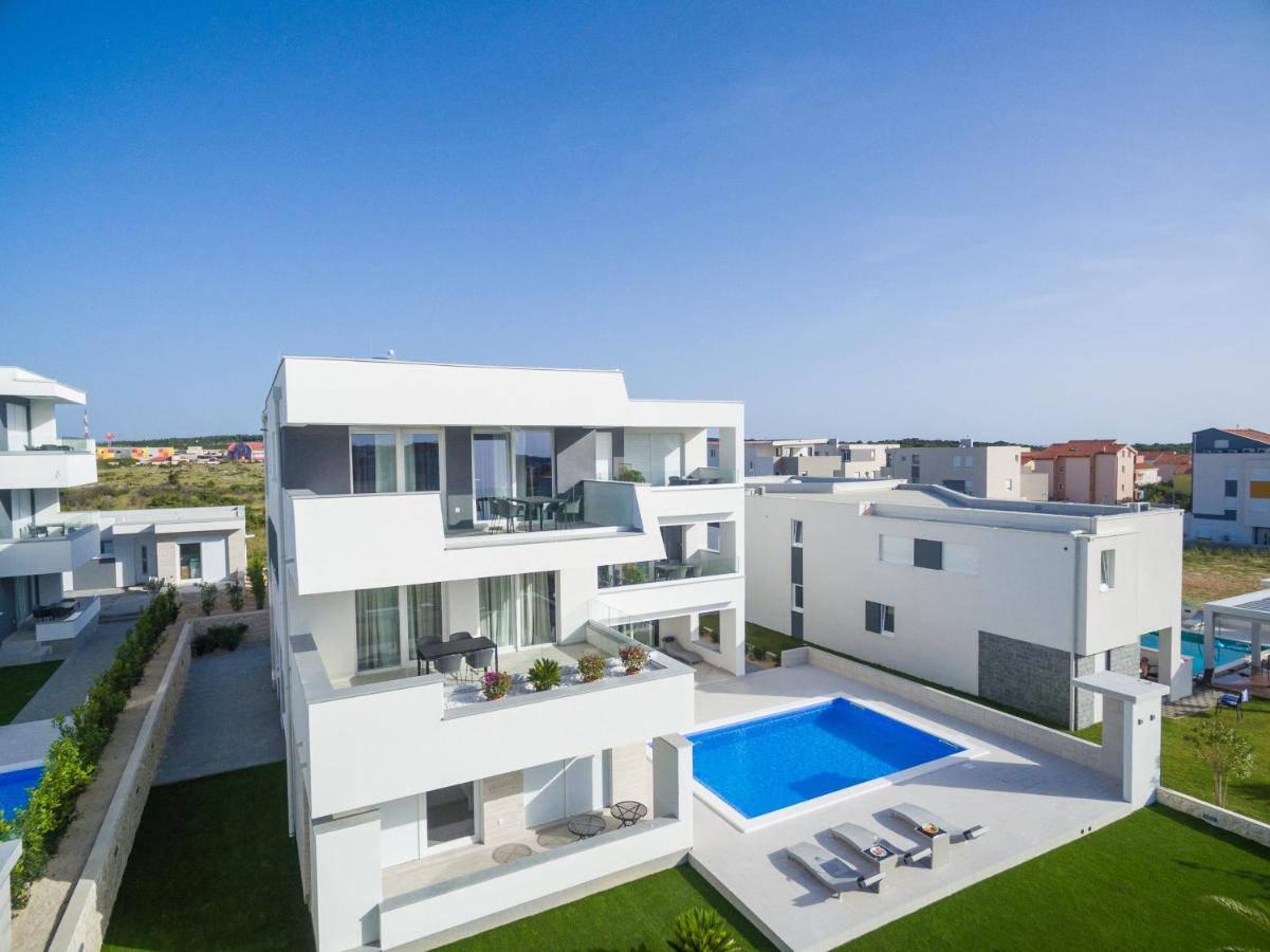 Apartments & Rooms Pool Villas Maris - B&B Novalja