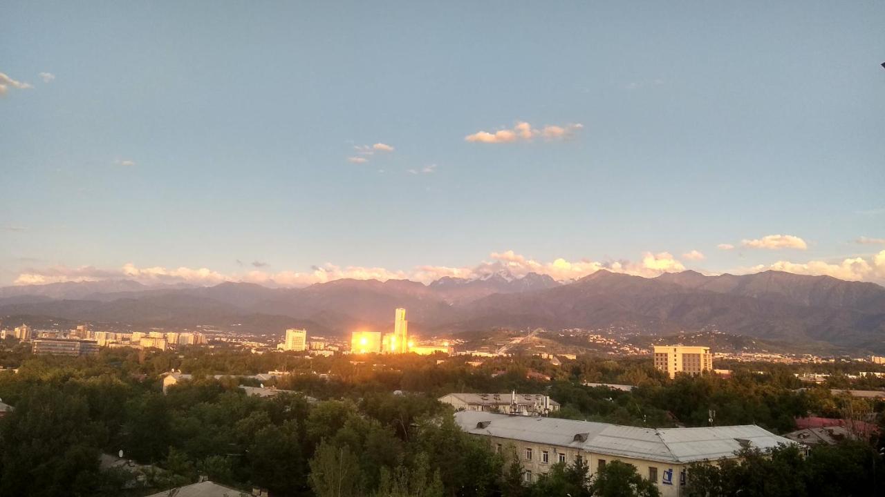 "Картина горных вершин" Квартира- "Mountain view" Apartment - Chambres d'hôtes Almaty