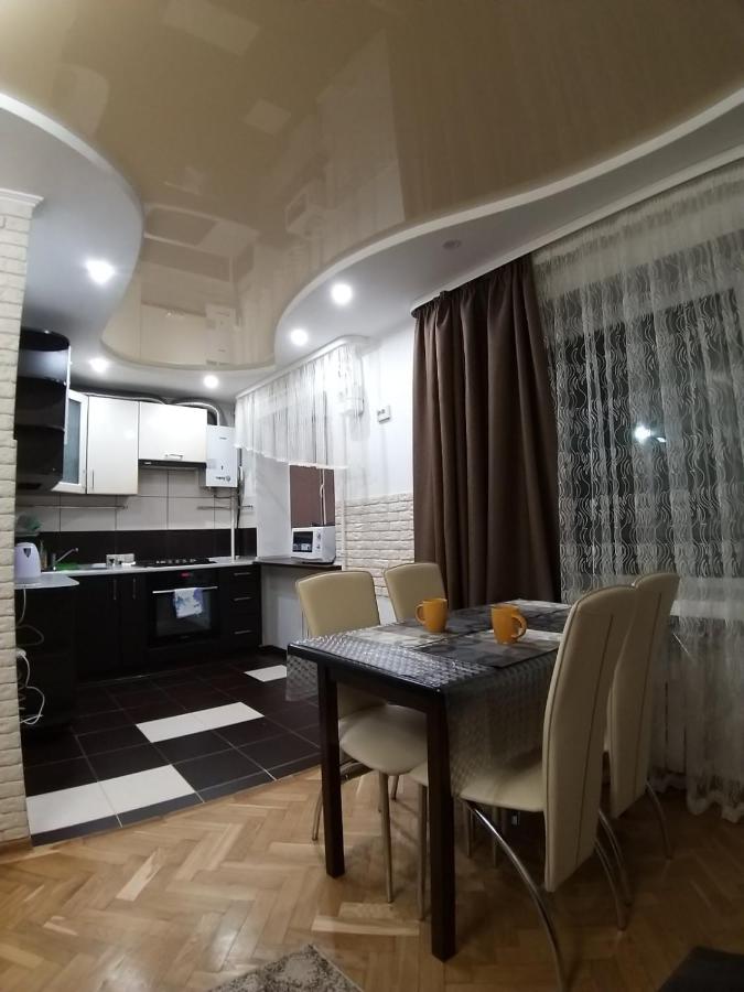 B&B Lutsk - Трикімнатні Апартаменти центр Волі43 - Bed and Breakfast Lutsk