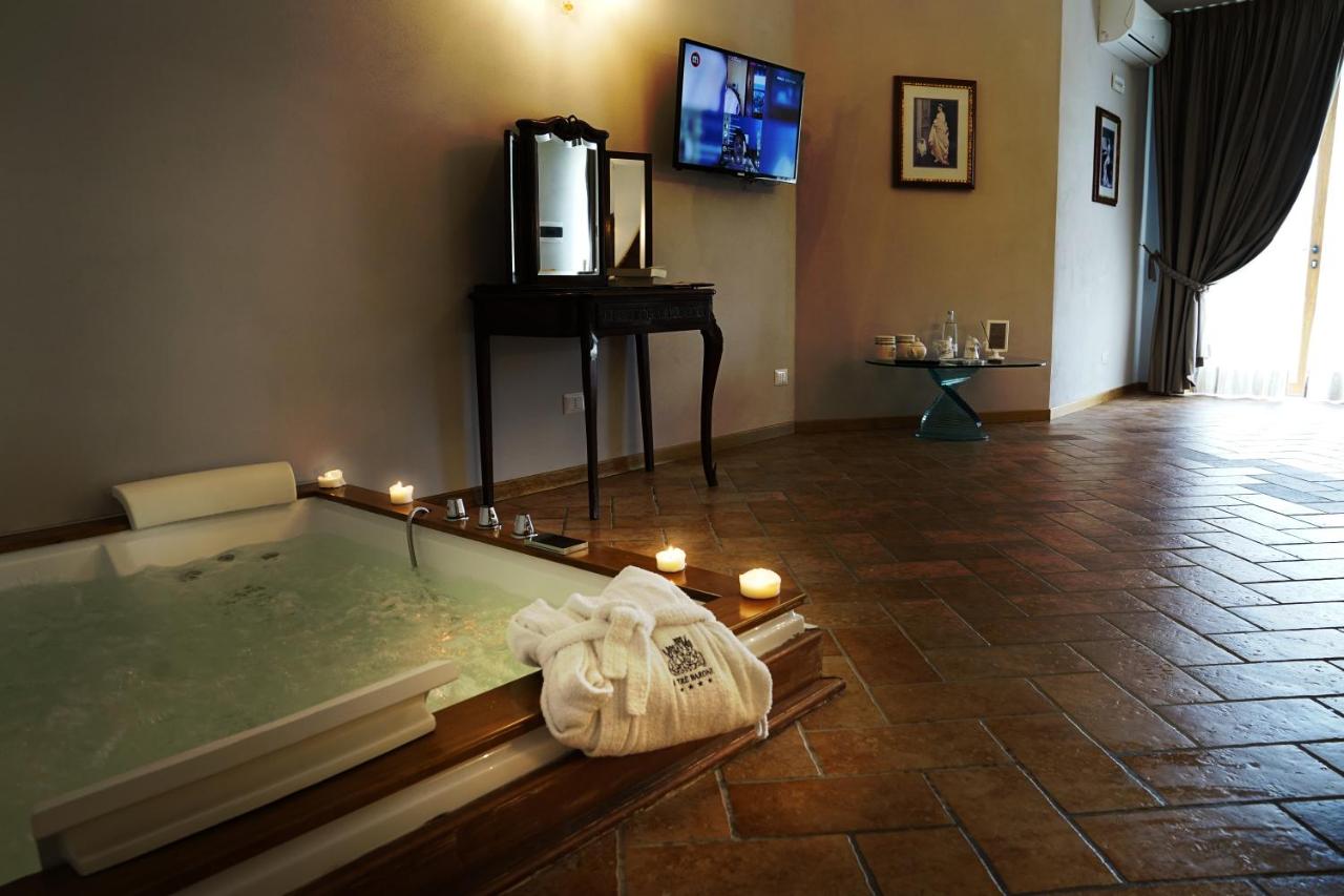 Queen Suite with Spa Bath
