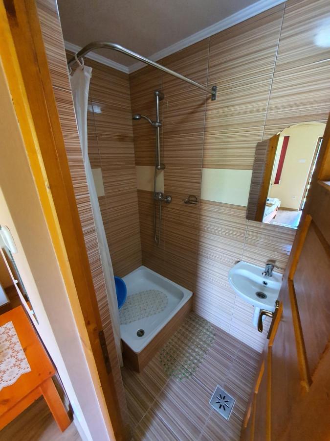 Deluxe Room (2 Adults + 1 Child)