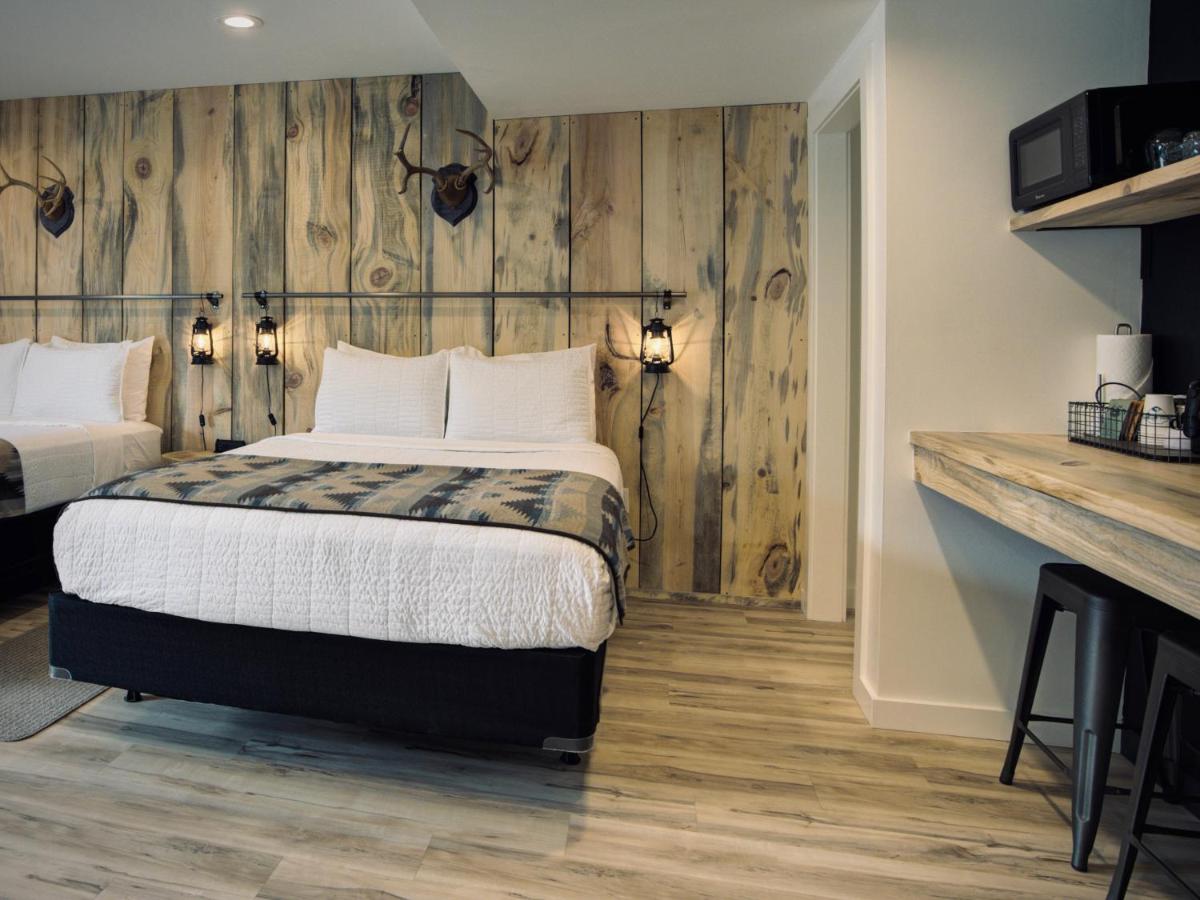 Deluxe Queen Room with Two Queen Beds