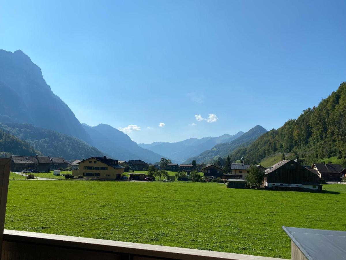 Apartment with Mountain View