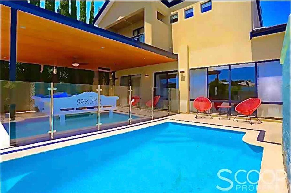 B&B Coogee - LUXURY VILLA W POOL & SPAS - Bed and Breakfast Coogee