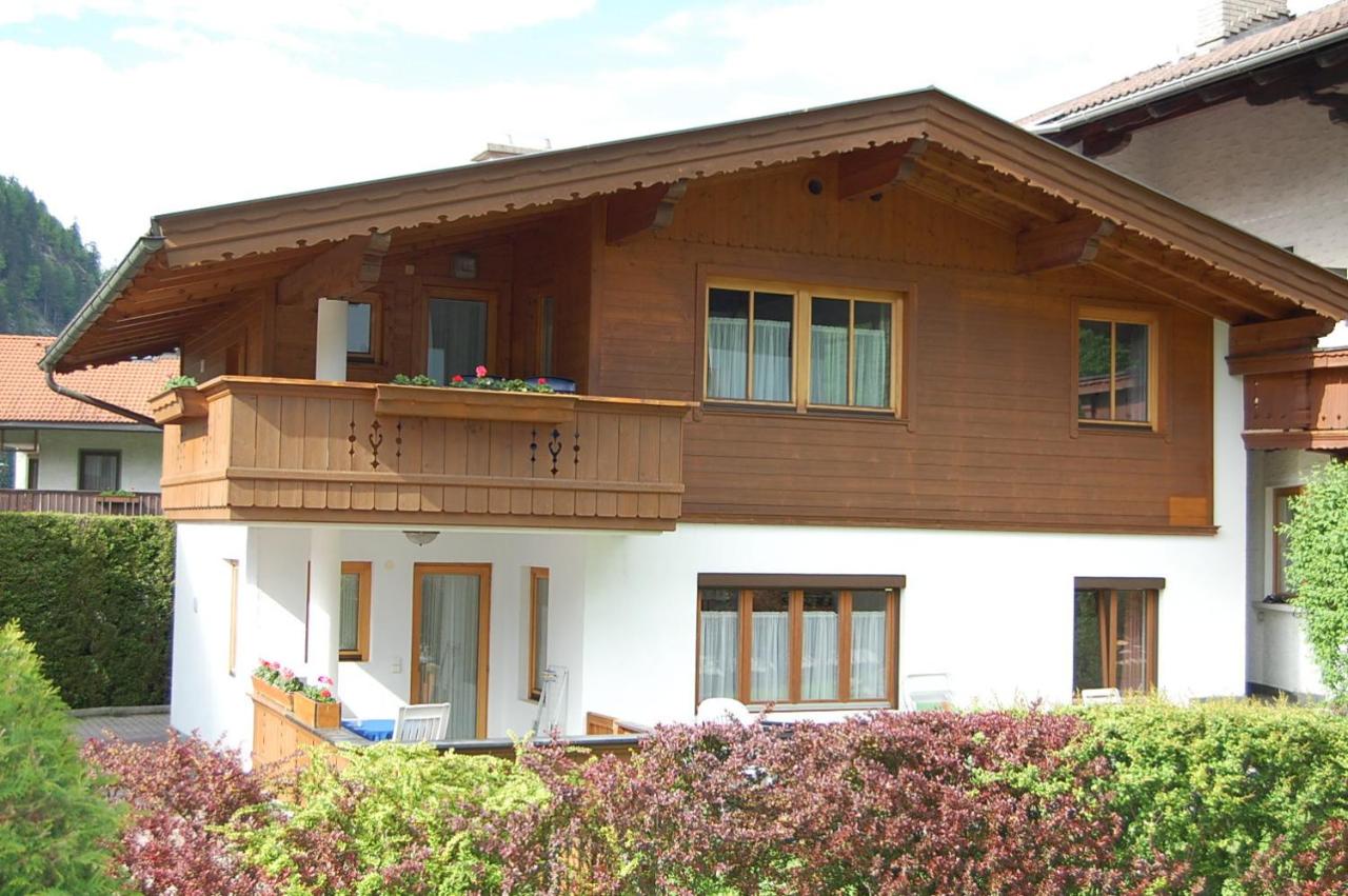 B&B Mayrhofen - Landhaus Alpenrose - Bed and Breakfast Mayrhofen