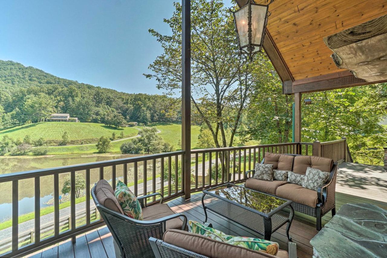 B&B Hayesville - Lavish Hayesville Cabin with Deck and Mountain Views! - Bed and Breakfast Hayesville
