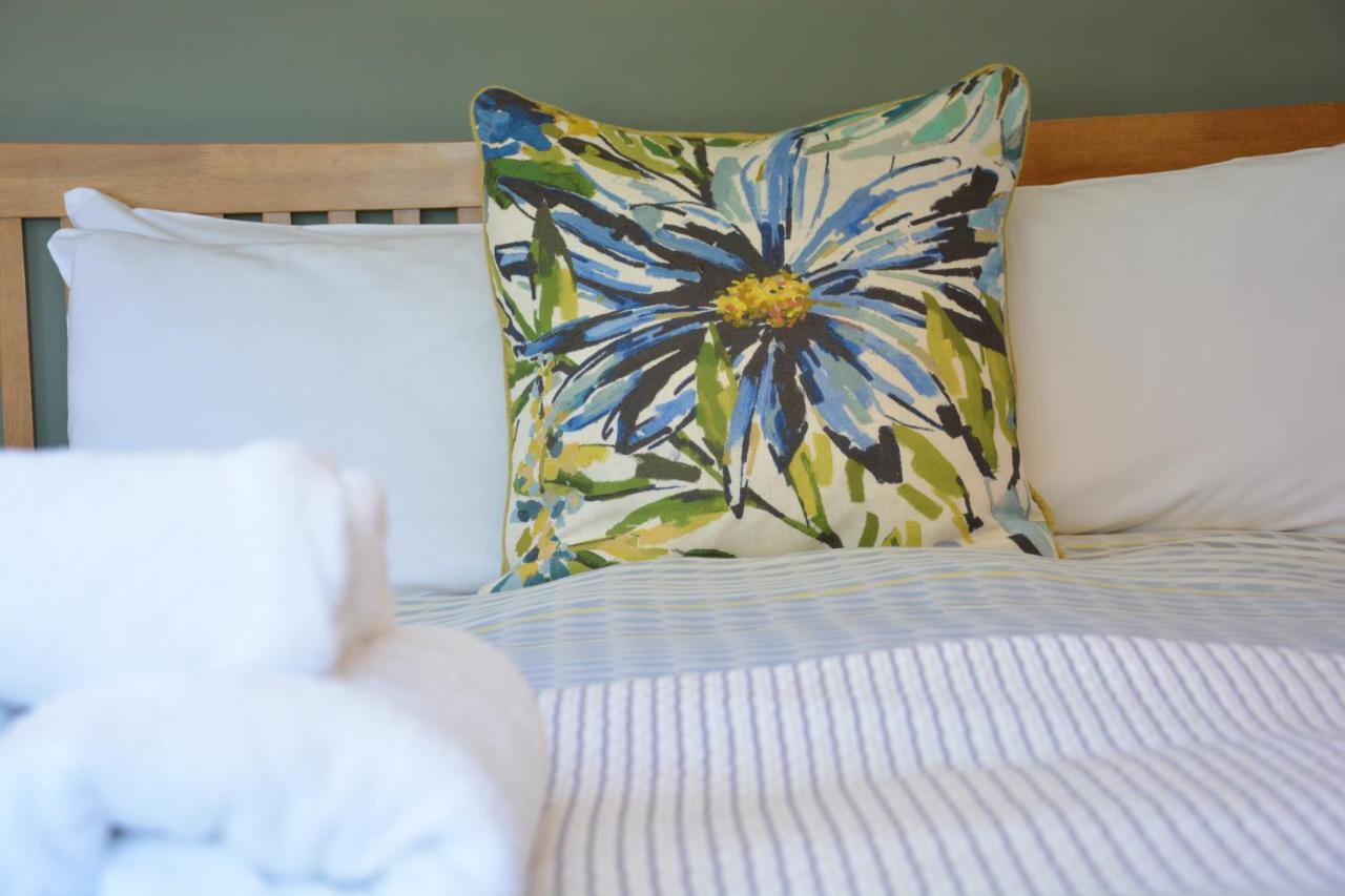 The Dolphin Inn - B&B