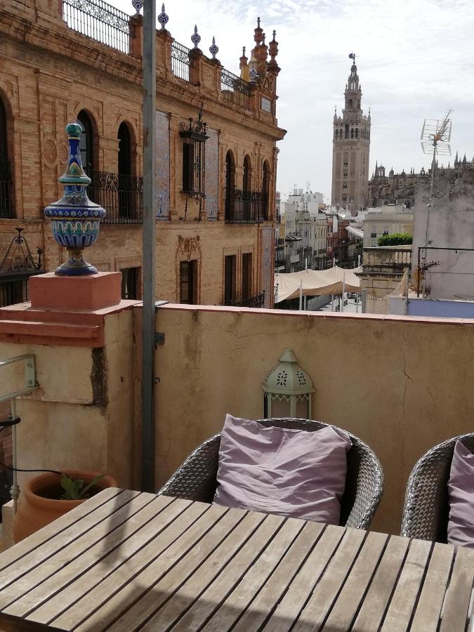 Duplex and terrace overlooking Giralda - B&B Sevilla