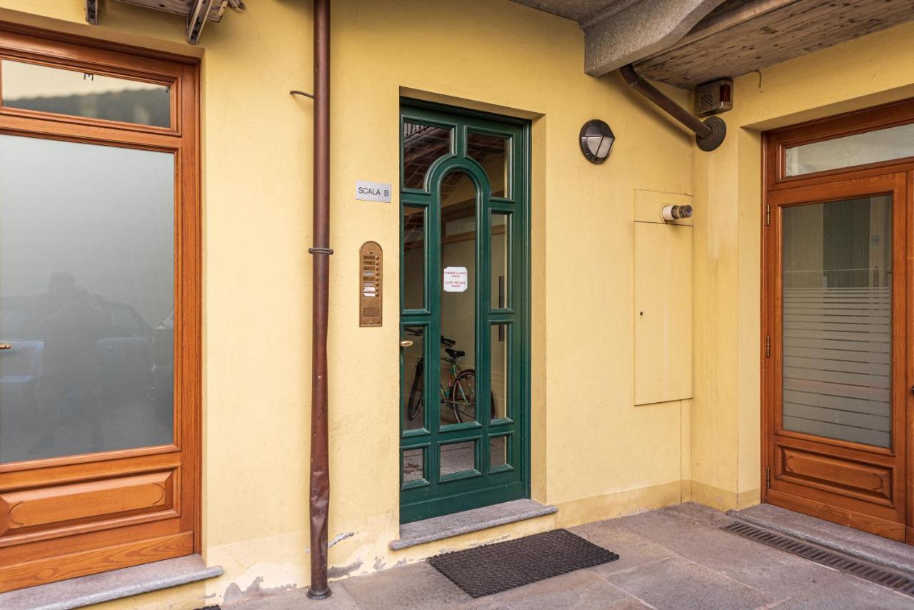 Three-Bedroom Apartment with Balcony