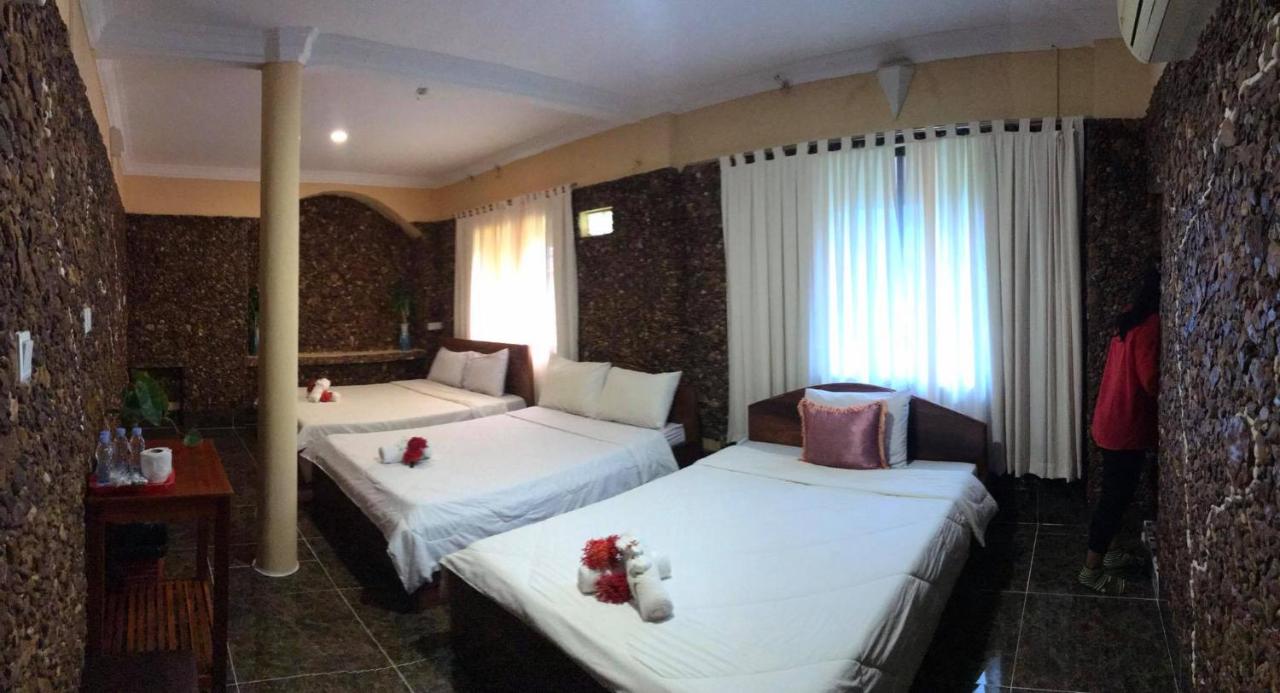 Habitación Triple con balcón