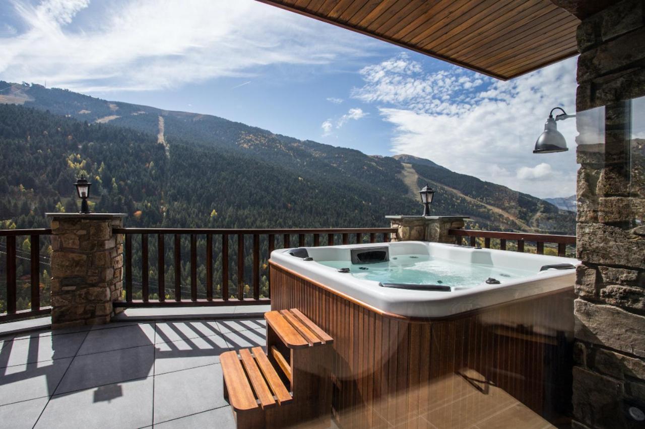 B&B Soldeu - Luxury Alpine Residence with Hot Tub - By Ski Chalet Andorra - Bed and Breakfast Soldeu