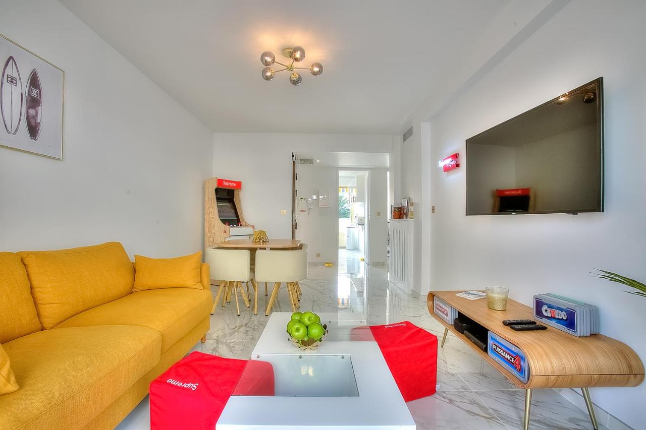 Luxury 4 Stars Apartment with 2 Terraces, Cannes Croisette - Bed and Breakfast Cannes