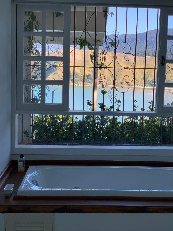 Queen Suite with Spa Bath