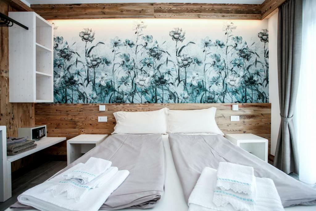 Double or Twin Room with Lake View