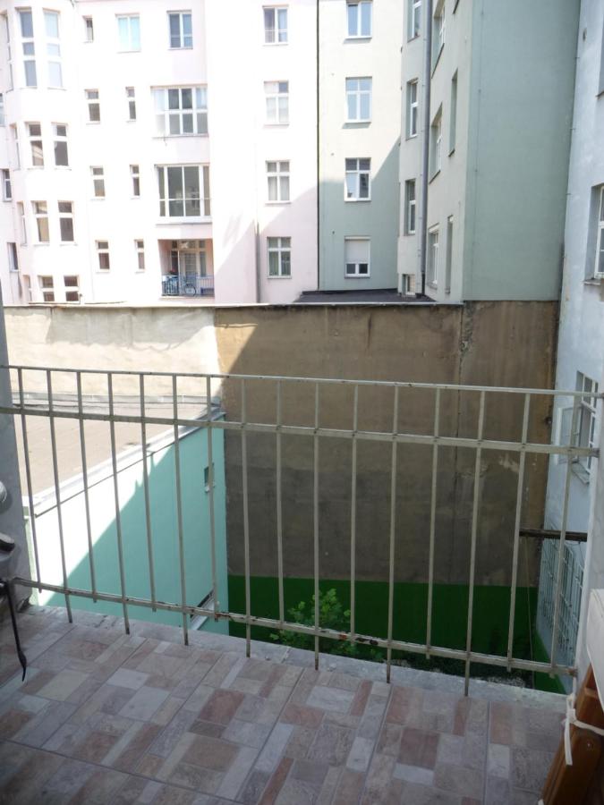 Amazing City center apartment with balcony - Chambres d’hôtes Moravská Ostrava