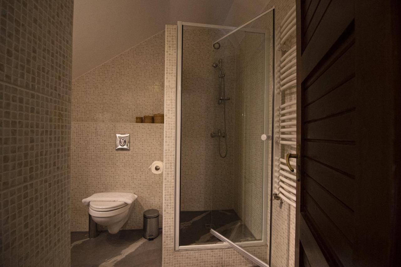 Vierpersoonskamer met Badkamer
