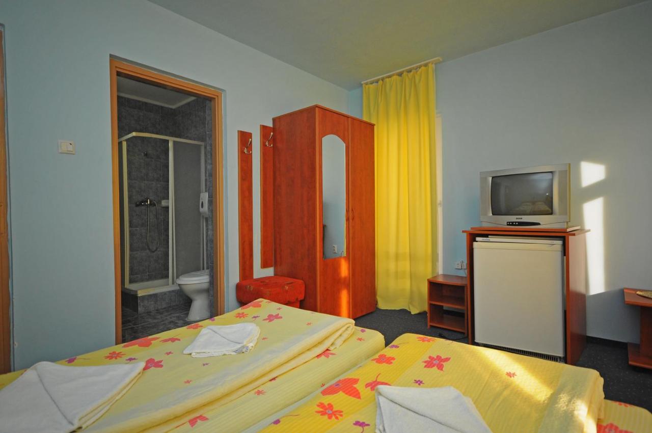 Chambre Lits Jumeaux avec Salle de Bains Privative
