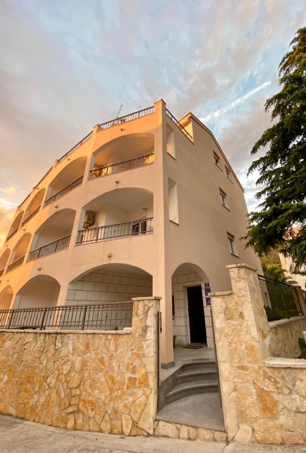 B&B Gradac - Apartments Grozdana - Bed and Breakfast Gradac