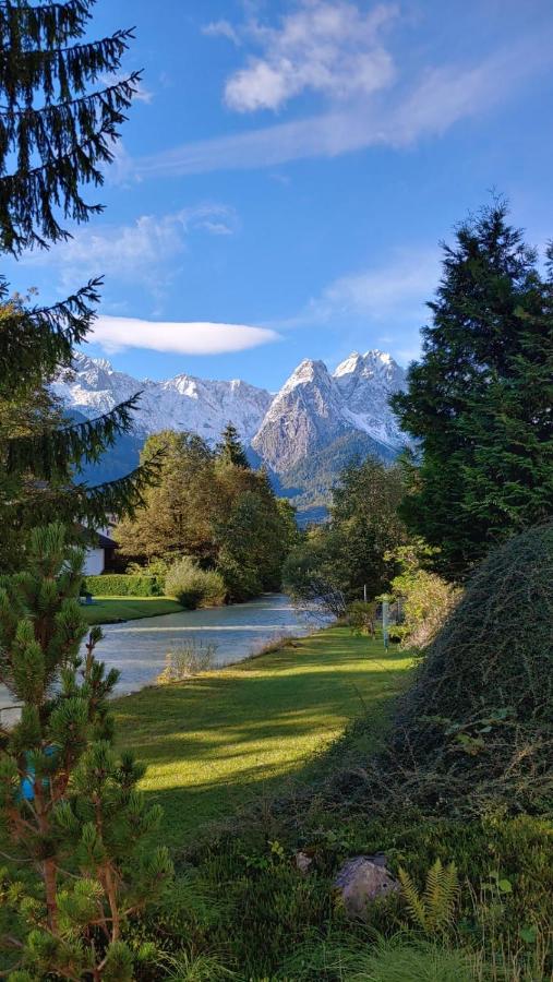 B&B Garmisch-Partenkirchen - Riverside Apartment - Bed and Breakfast Garmisch-Partenkirchen