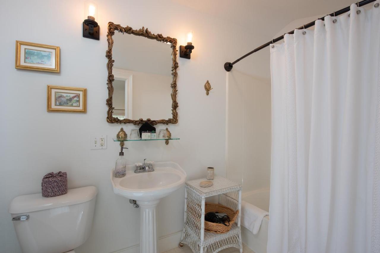 Deluxe Double Room with Balcony #7