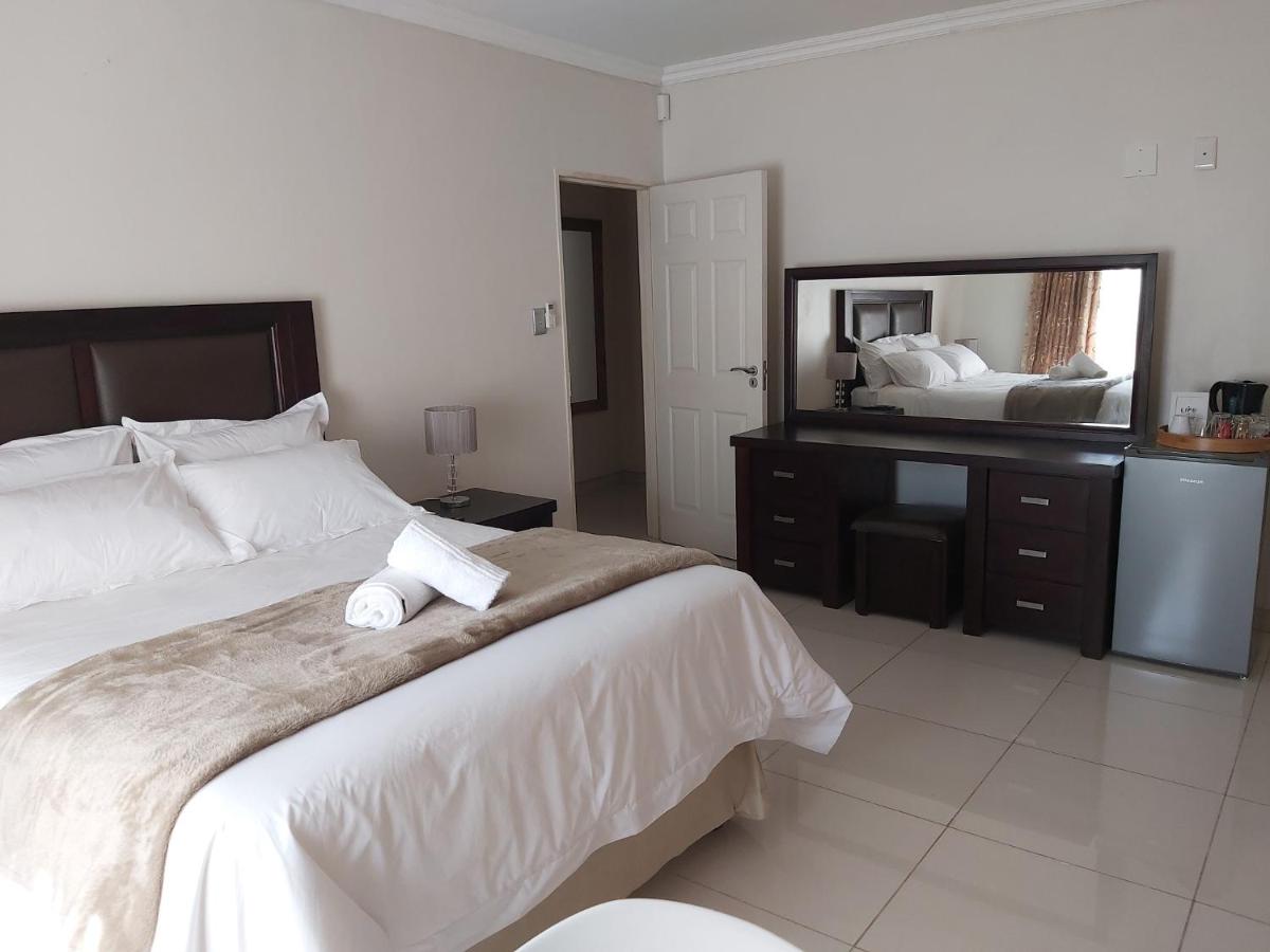 Business Queen Room