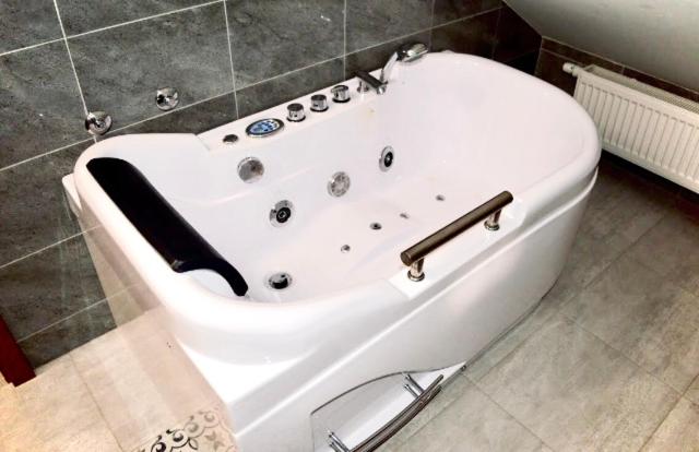 Double Room with Spa Bath