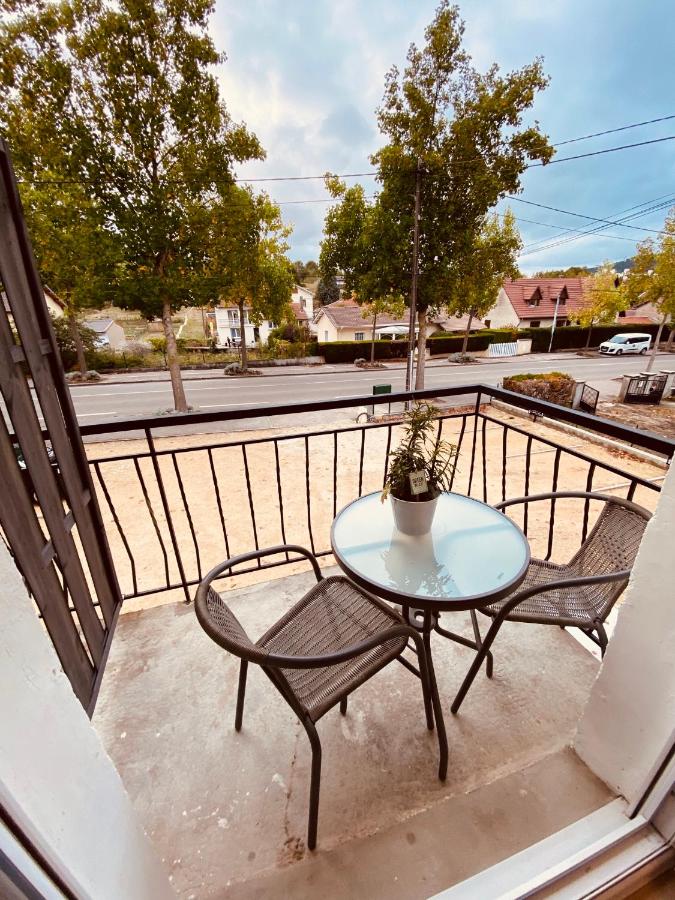 TOUL Appartement Entier avec PARKING Privé au Calme Cosy à Étage avec Balcon - B&B