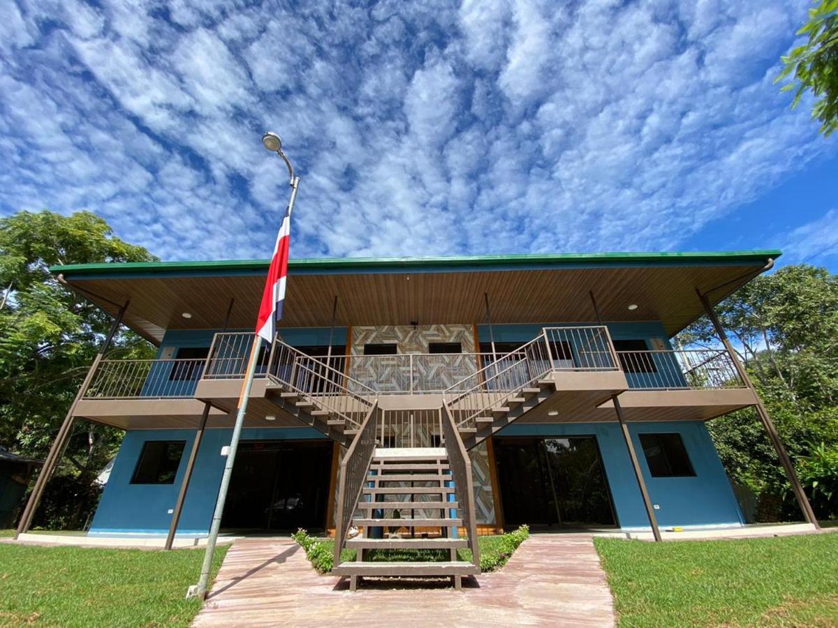 Cabinas El Paso de Moisés - Chambres d’hôtes Uvita