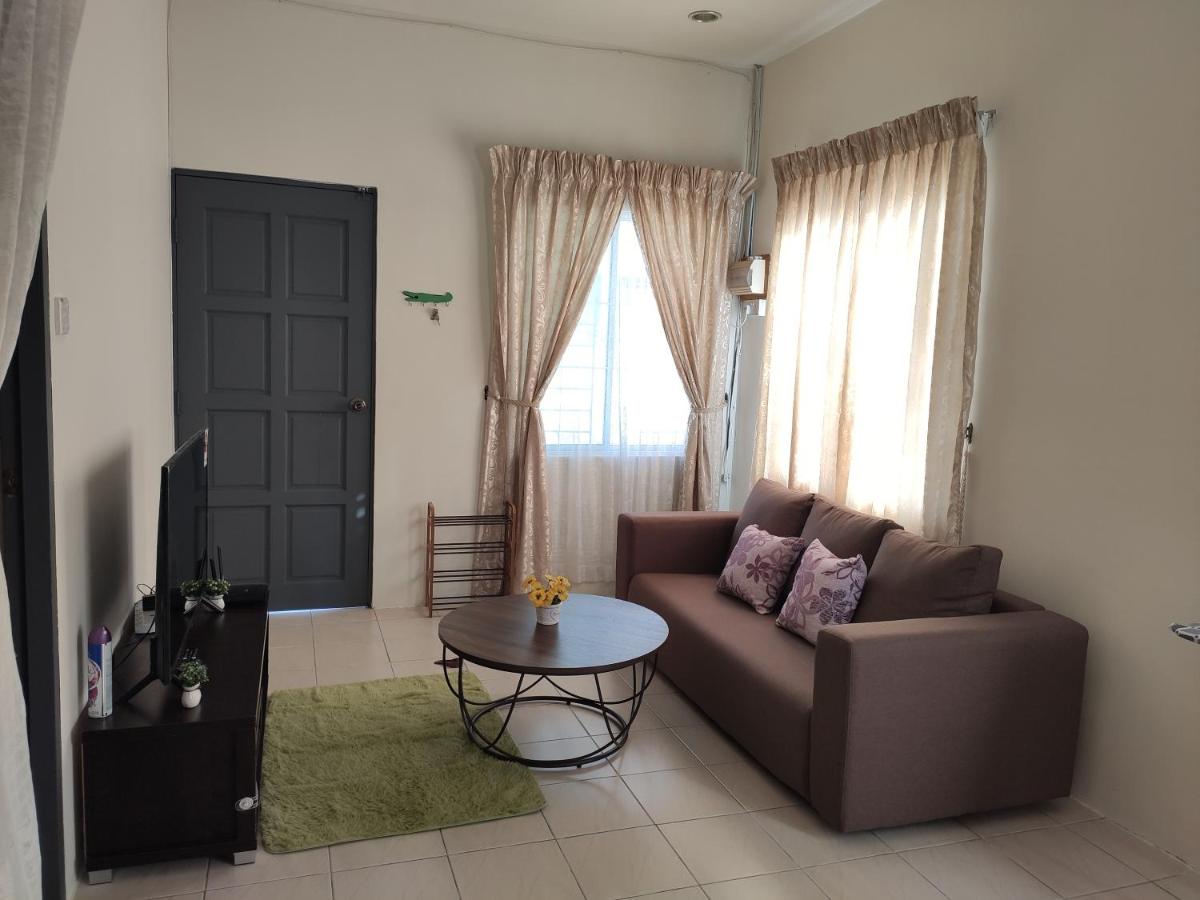 B&B Kuching - Homestay at Petrajaya,Kuching - Bed and Breakfast Kuching